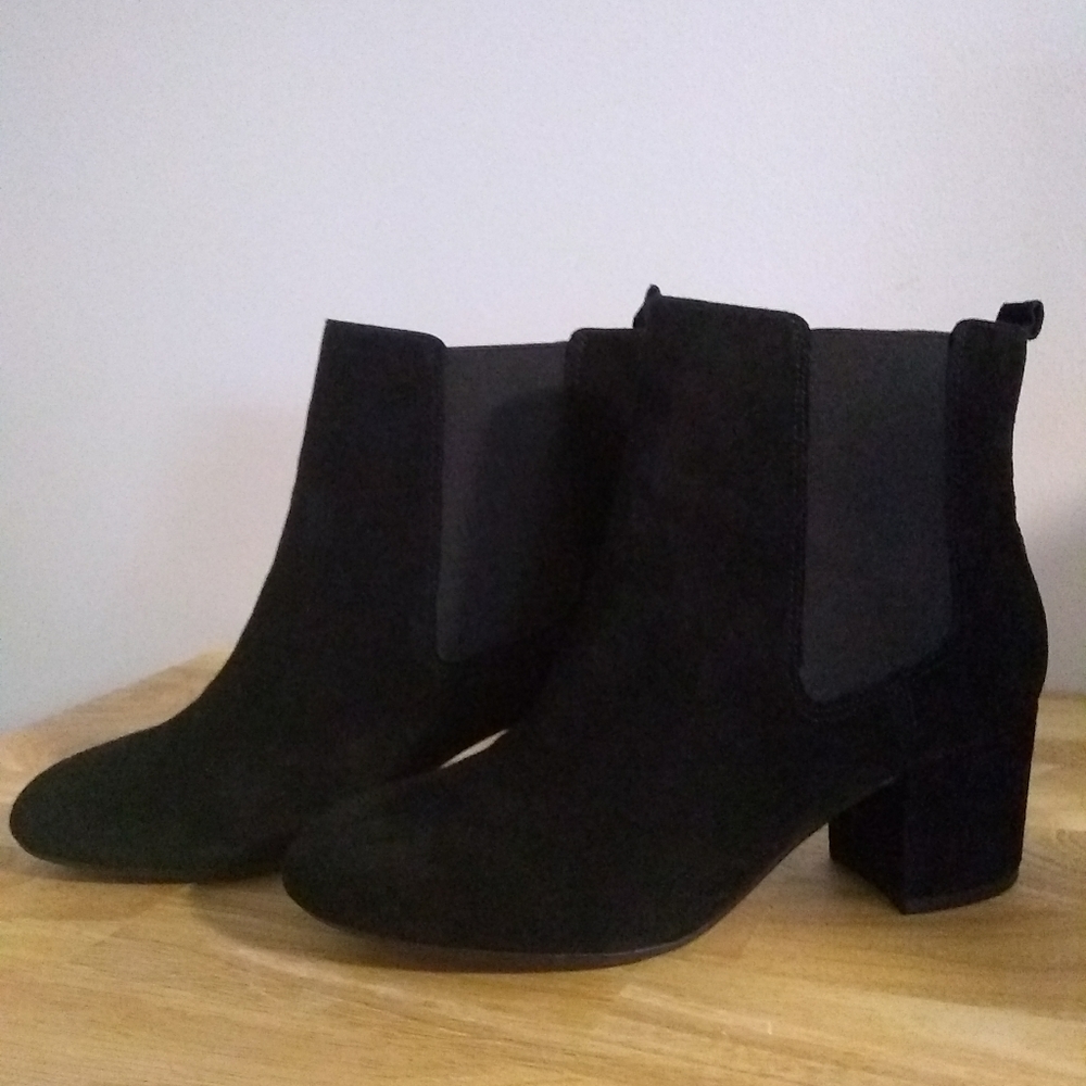NWOT Aerosoles Stockholder Suede Ankle Boots